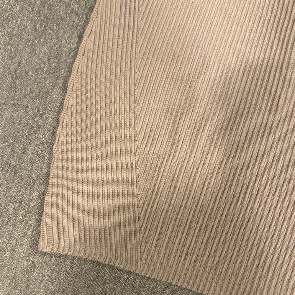Cuts Stone Ribbed Tank Top - Picture 4 of 7